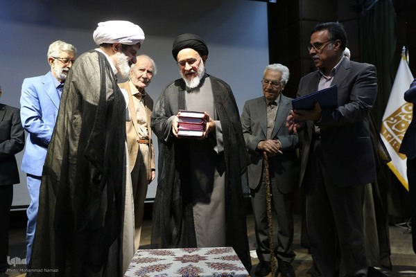 رونمایی از کتاب‌های «اندیشه‌های فلسفی ابن‌سینا» و «حکمت صدرایی در جهان اسلام»