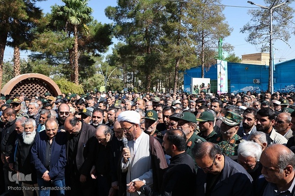 آیین تشییع و خاکسپاری پیکر مادر شهید خرازی