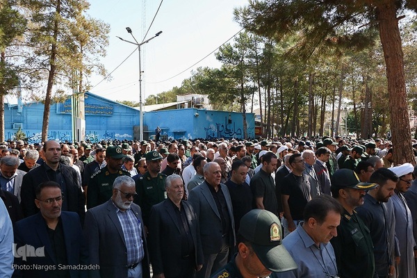 آیین تشییع و خاکسپاری پیکر مادر شهید خرازی