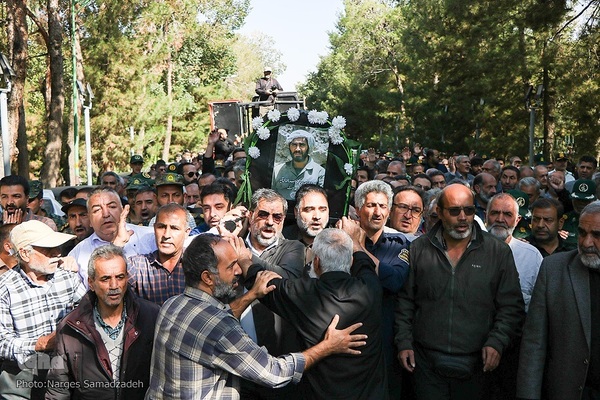 آیین تشییع و خاکسپاری پیکر مادر شهید خرازی