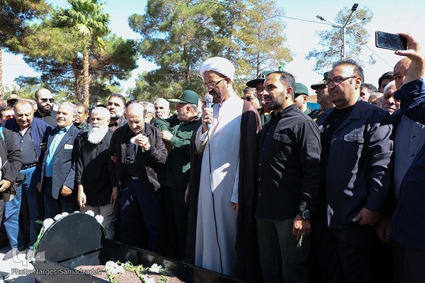 آیین تشییع و خاکسپاری پیکر مادر شهید خرازی