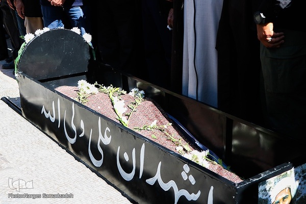 آیین تشییع و خاکسپاری پیکر مادر شهید خرازی