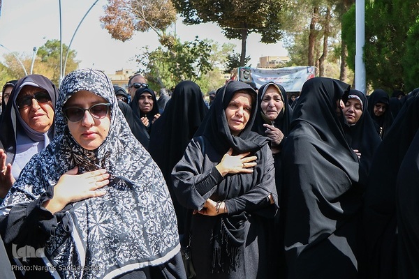 آیین تشییع و خاکسپاری پیکر مادر شهید خرازی