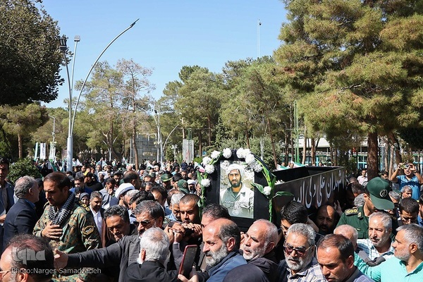 آیین تشییع و خاکسپاری پیکر مادر شهید خرازی