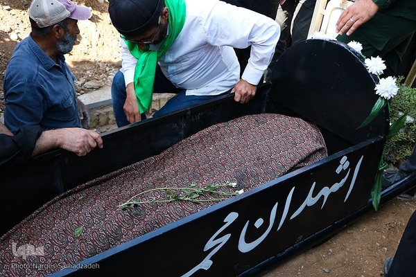 آیین تشییع و خاکسپاری پیکر مادر شهید خرازی
