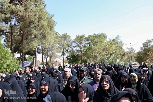 آیین تشییع و خاکسپاری پیکر مادر شهید خرازی