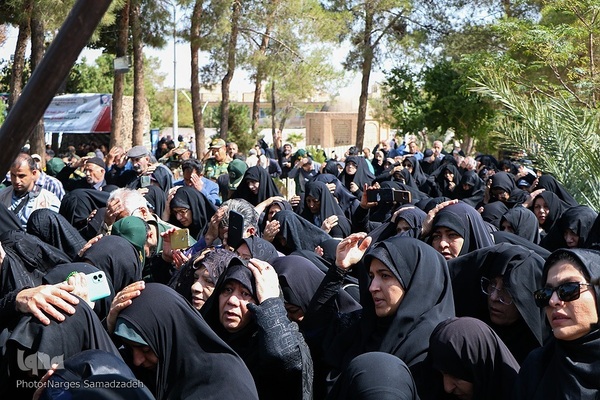 آیین تشییع و خاکسپاری پیکر مادر شهید خرازی