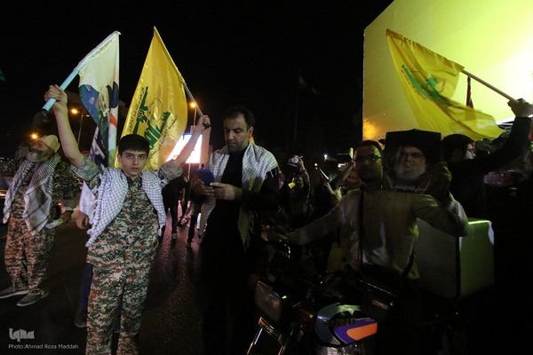 شادمانی مردم شیراز از عملیات «وعده صادق ۲»