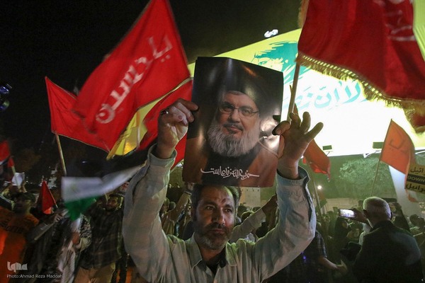 شادمانی مردم شیراز از عملیات «وعده صادق ۲»