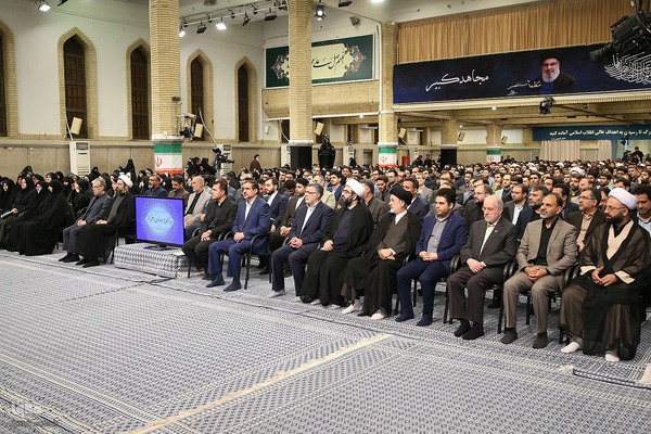 دیدار جمعی از نخبگان، استعدادهای برتر علمی و رتبه‌های برتر کنکور با رهبر انقلاب