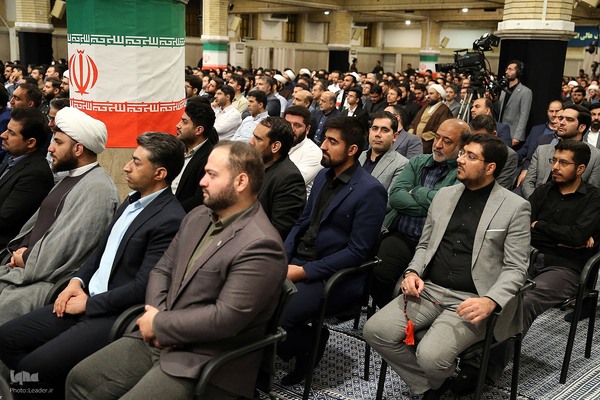 دیدار جمعی از نخبگان، استعدادهای برتر علمی و رتبه‌های برتر کنکور با رهبر انقلاب