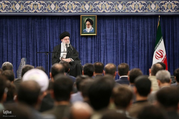 دیدار جمعی از نخبگان، استعدادهای برتر علمی و رتبه‌های برتر کنکور با رهبر انقلاب