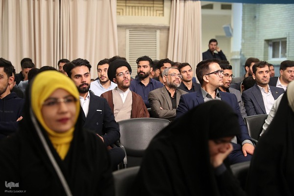 دیدار جمعی از نخبگان، استعدادهای برتر علمی و رتبه‌های برتر کنکور با رهبر انقلاب