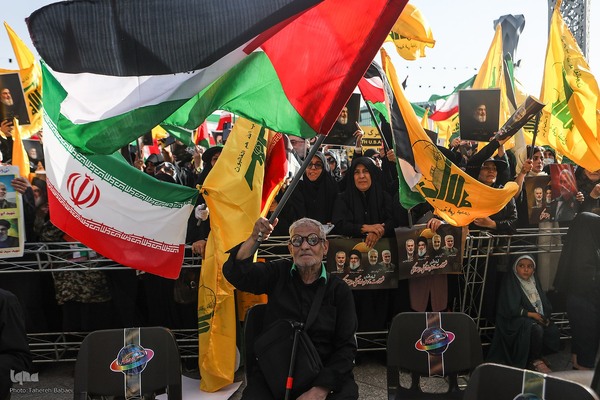 تجمع بزرگ مردم تهران برای اعلام حمایت از اجرای عملیات «وعده صادق ۲»