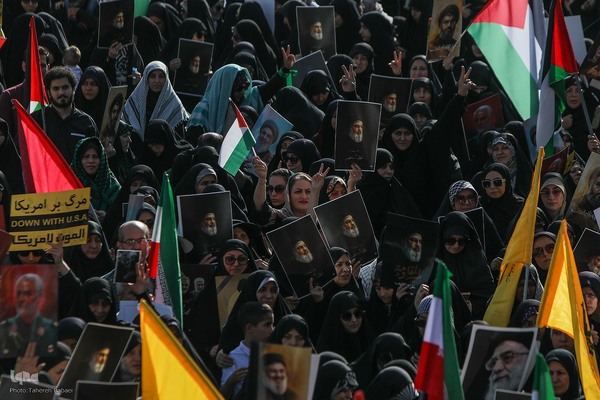 تجمع بزرگ مردم تهران برای اعلام حمایت از اجرای عملیات «وعده صادق ۲»