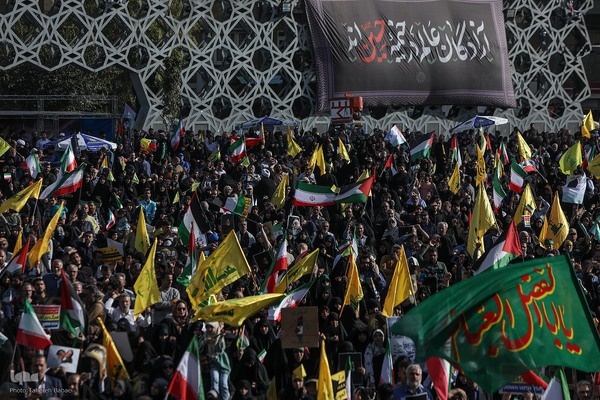 تجمع بزرگ مردم تهران برای اعلام حمایت از اجرای عملیات «وعده صادق ۲»