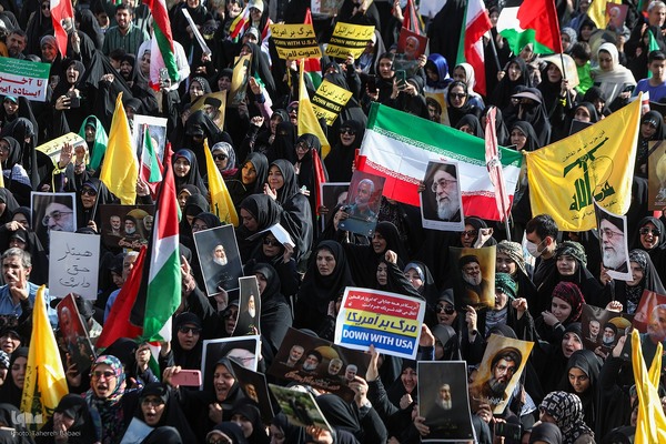 تجمع بزرگ مردم تهران برای اعلام حمایت از اجرای عملیات «وعده صادق ۲»