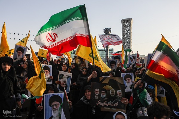 تجمع بزرگ مردم تهران برای اعلام حمایت از اجرای عملیات «وعده صادق ۲»