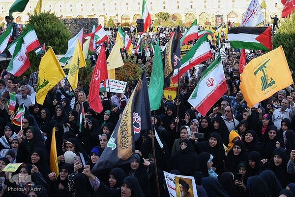 تجمع بزرگ مردم اصفهان در حمایت از عملیات «وعده صادق ۲»