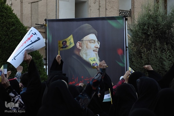 تجمع بزرگ مردم اصفهان در حمایت از عملیات «وعده صادق ۲»