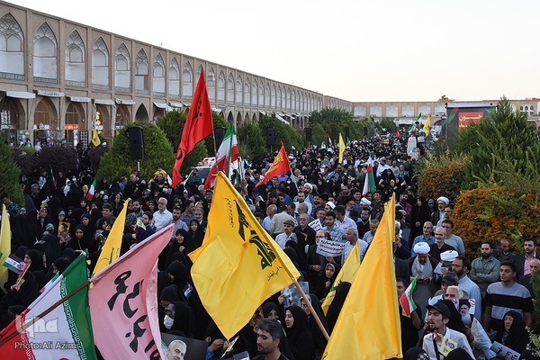 تجمع بزرگ مردم اصفهان در حمایت از عملیات «وعده صادق ۲»