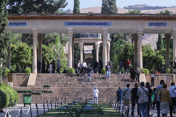 گلباران آرامگاه حافظ