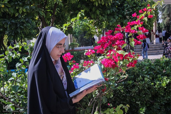 گلباران آرامگاه حافظ