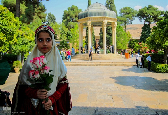 گلباران آرامگاه حافظ