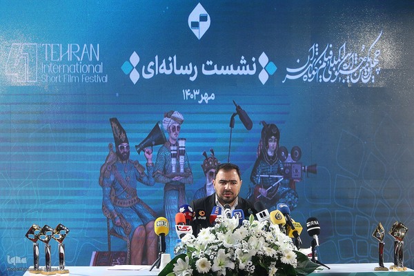 مهدی آذرپندار در نشست خبری چهل‌و‌یکمین جشنواره بین‌المللی فیلم کوتاه تهران