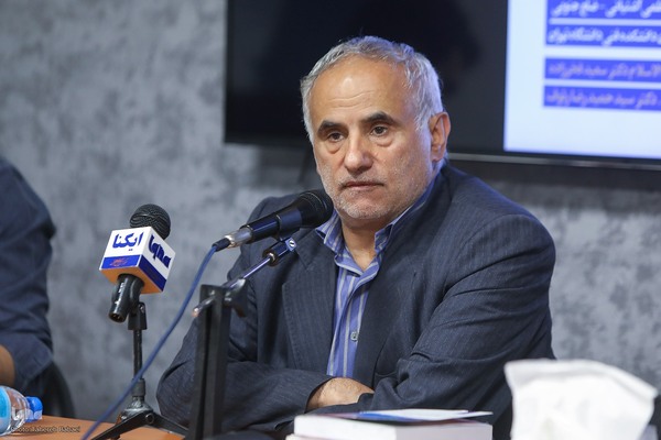 نقد «دانش در مصاف»