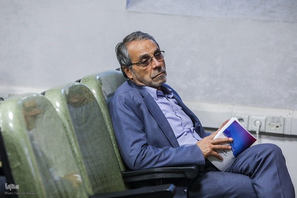 نقد «دانش در مصاف»