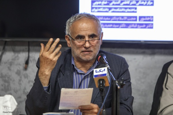 نقد «دانش در مصاف»