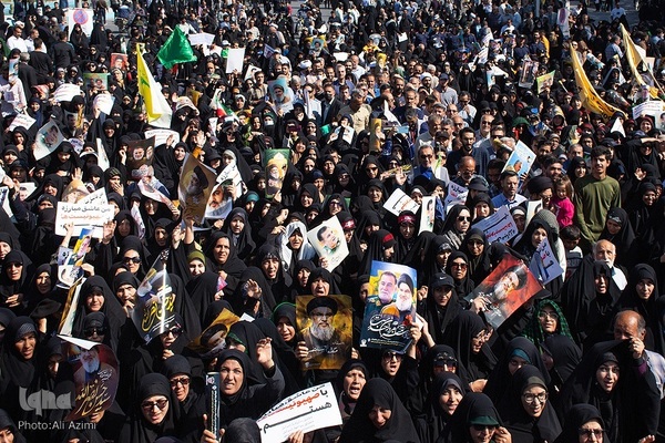 بدرقه پیکر شهید نیلفروشان تا خانه ابدی