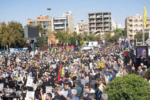 بدرقه پیکر شهید نیلفروشان تا خانه ابدی