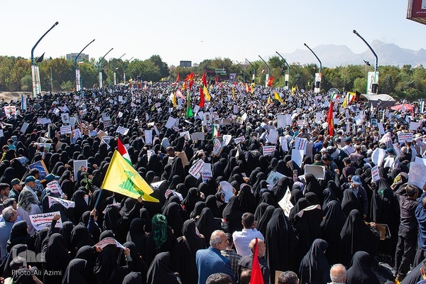 بدرقه پیکر شهید نیلفروشان تا خانه ابدی