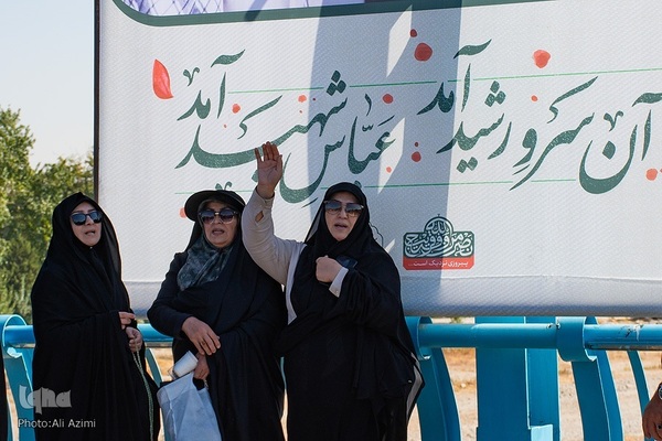 بدرقه پیکر شهید نیلفروشان تا خانه ابدی