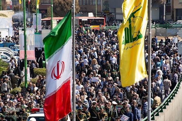 بدرقه پیکر شهید نیلفروشان تا خانه ابدی