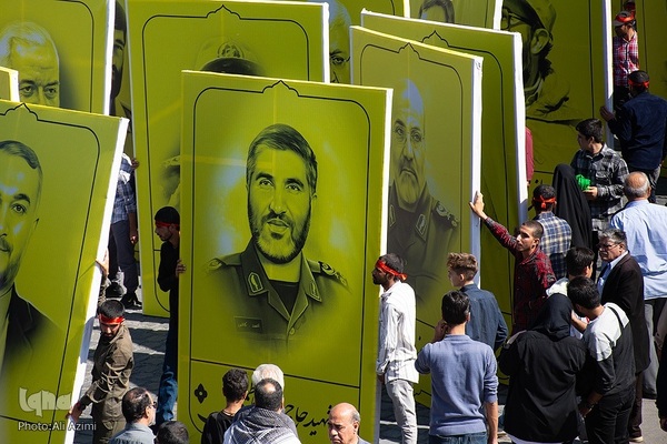 بدرقه پیکر شهید نیلفروشان تا خانه ابدی