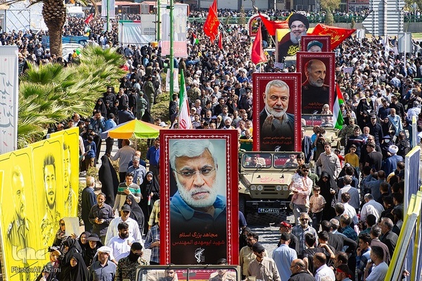 بدرقه پیکر شهید نیلفروشان تا خانه ابدی