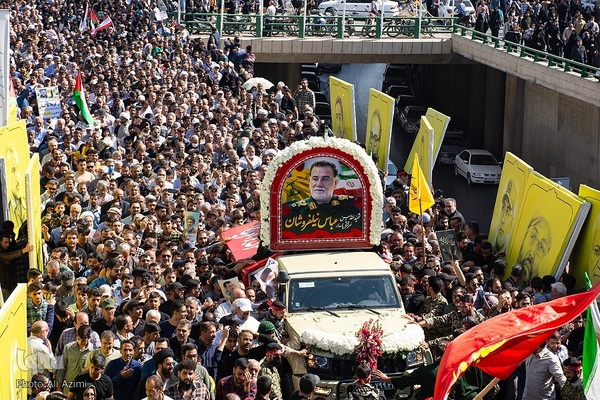 بدرقه پیکر شهید نیلفروشان تا خانه ابدی