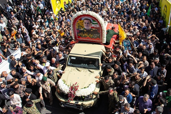 بدرقه پیکر شهید نیلفروشان تا خانه ابدی