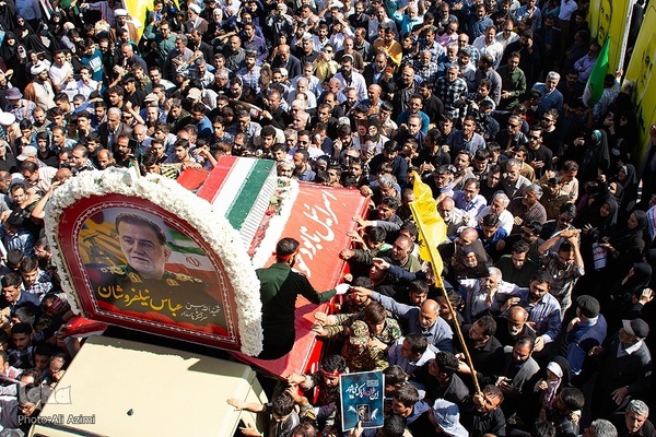 بدرقه پیکر شهید نیلفروشان تا خانه ابدی