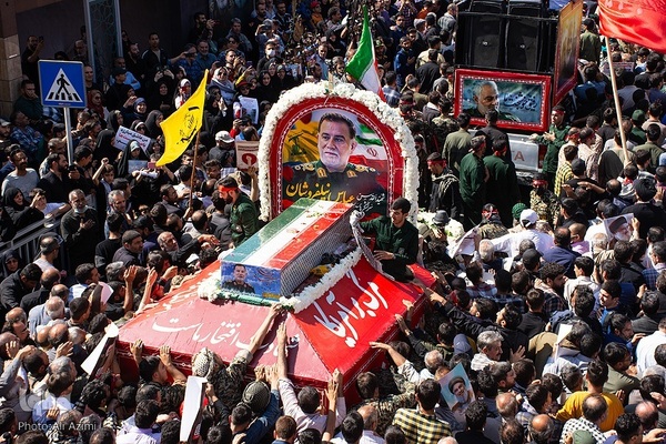 بدرقه پیکر شهید نیلفروشان تا خانه ابدی