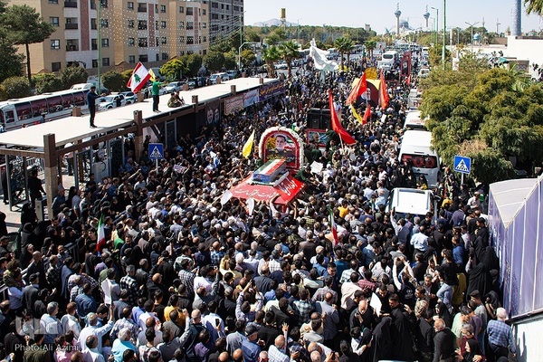 بدرقه پیکر شهید نیلفروشان تا خانه ابدی