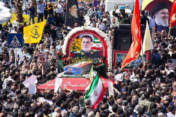 بدرقه پیکر شهید نیلفروشان تا خانه ابدی