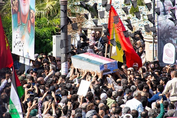 بدرقه پیکر شهید نیلفروشان تا خانه ابدی