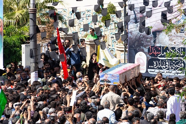 بدرقه پیکر شهید نیلفروشان تا خانه ابدی