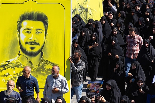 بدرقه پیکر شهید نیلفروشان تا خانه ابدی