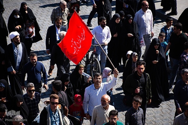 بدرقه پیکر شهید نیلفروشان تا خانه ابدی