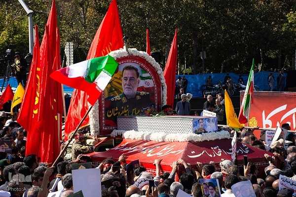 بدرقه پیکر شهید نیلفروشان تا خانه ابدی